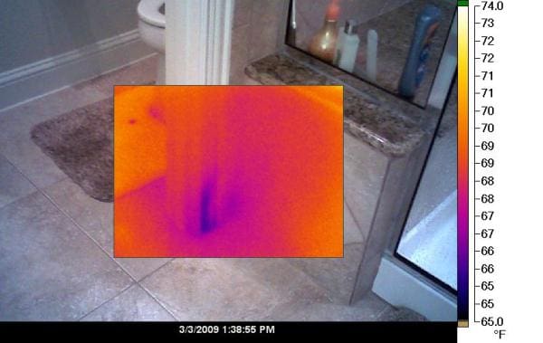 IR_suspect_moisture_in_trim_near_shower